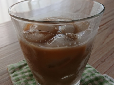 スキムミルク入りアイスコーヒー